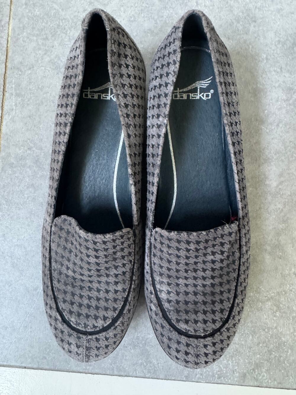 Dansko Houndstooth Loafers Size 40 Slip-On Comfort Shoes Black Gray